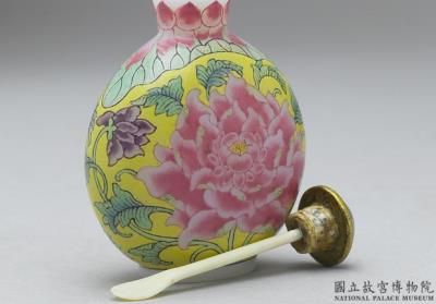 图片[2]-Glass-body painted enamel snuff bottle with a peony design, Qing dynasty, Qianlong reign (1736-1795)-China Archive